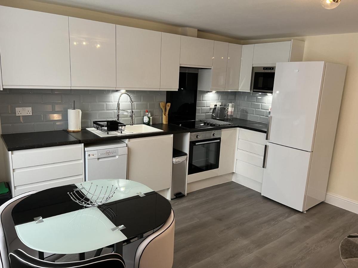 Apartment Ground Floor 1 Bedroom Apt With Parking, Edge Of Glastonbury And Street