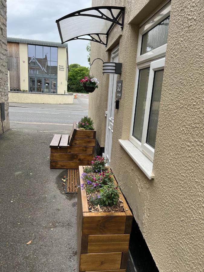 Ground Floor 1 Bedroom Apt With Parking, Edge Of Glastonbury And Street