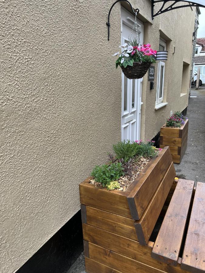Ground Floor 1 Bedroom Apt With Parking, Edge Of Glastonbury And * Street