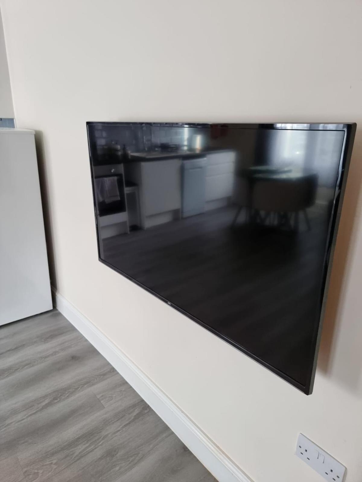 Apartment Ground Floor 1 Bedroom Apt With Parking, Edge Of Glastonbury And Street